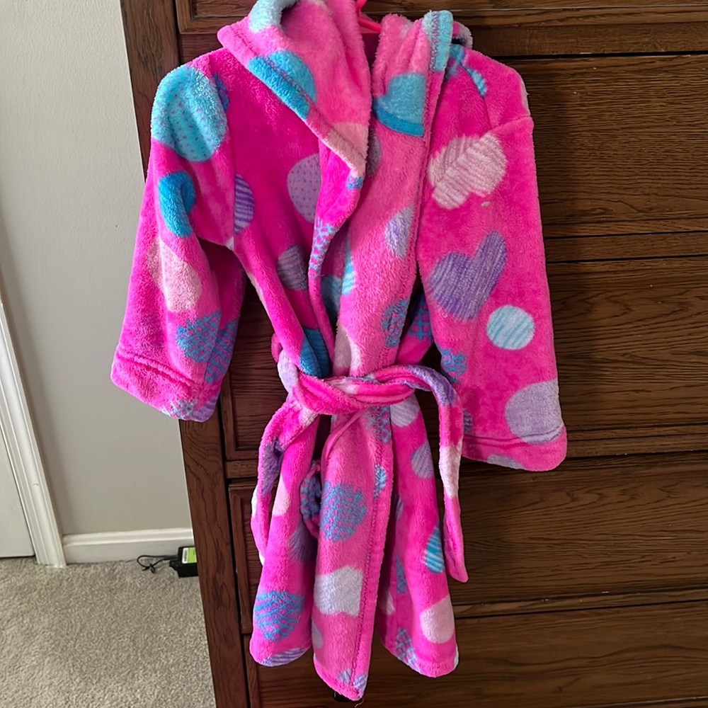Hooded pink with hearts girls bathrobe